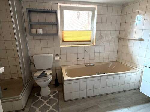 Wohnung II, DG-Bad - 