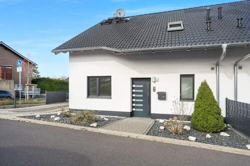 Hauseingang - Neuwertige Doppelhaushälfte mit Garten, hochwertiger Ausstattung & traumhaftem Panoramablick