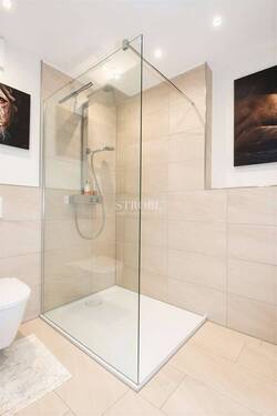 Begehbare Dusche - (KI generiert) - 