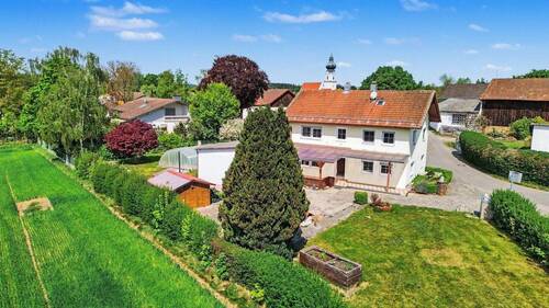 Luftaufnahme - Traumhaftes Familienhaus mit Pool und großem Garten - Willkommen zu Hause