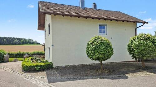 Außenansicht Straße - 7 Zimmer Einfamilienhaus zum Kaufen in Falkenberg