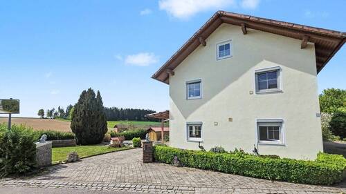 Außenansicht Einfahrt - 7 Zimmer Einfamilienhaus in Falkenberg