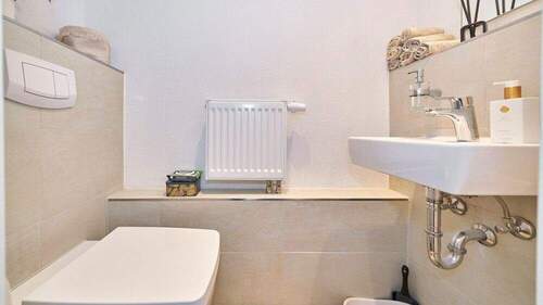 Gäste-WC - Etagenwohnung mit 64,10 m&sup2; in Freiberg am Neckar zum Kaufen