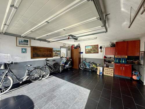 Garage mit elektrischem Tor - 