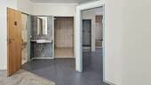Zugang zum WC und gefliester Raum - 