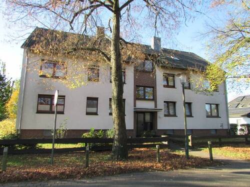 Straßenansicht - GUT VERMIETETE DG-WOHNUNG IN LANGENHAGEN-KALTENWEIDE ...