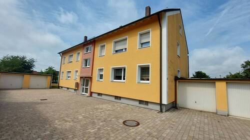 Eingang.jpg - Großes Mehrparteien-Wohnhaus mit 6 Wohnungen auf 370 m² Wohnfläche und 1577 m² Grundstück in AltenstadWN zu verkaufen!