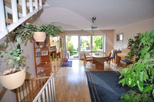 Wohnzimmer - 4 Zimmer Reihenmittelhaus in Landshut