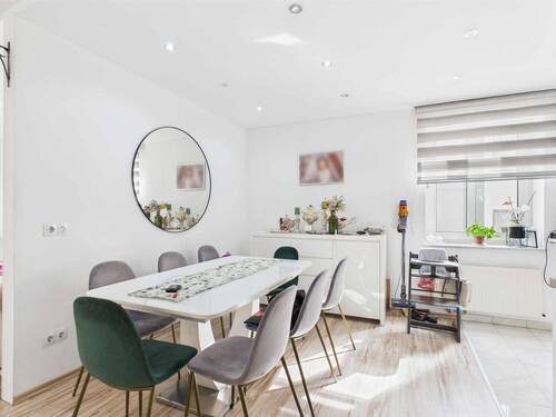 Essen - 5 Zimmer Etagenwohnung in Schwandorf