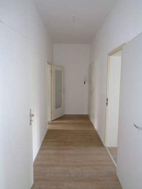 02 Flur - 3 Zimmer Etagenwohnung in Plauen