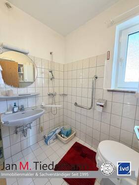EG Tageslichtduschbad - 