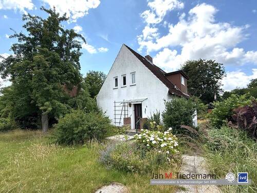 Hausansicht - Einfamilienhaus in ruhiger Lage mit Potential und Vollkeller auf einem 813 m² großem Erbbaugrundstück