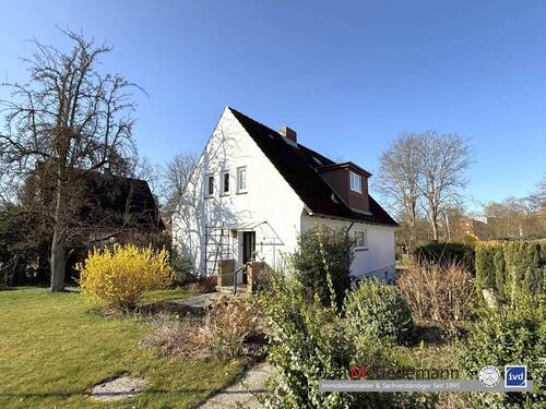 Hausansicht - 6 Zimmer Einfamilienhaus in Lübeck