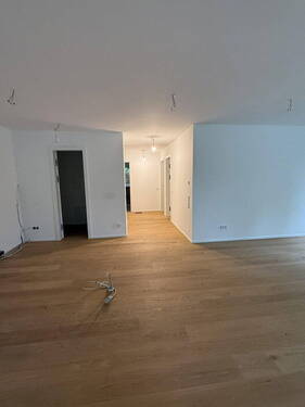 Blick von Küche zum Eingang - 