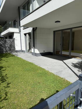 überdachte Terrasse und Garten - 