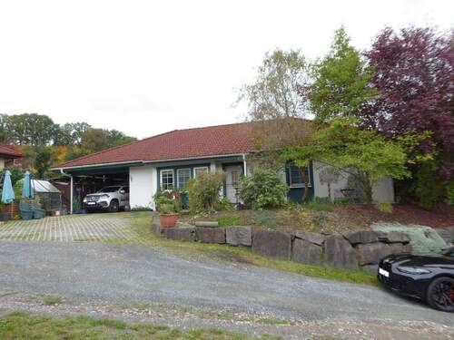 Vorderansicht - 3 Zimmer Mehrfamilienhaus, Wohnhaus in Uhlstädt-Kirchhasel