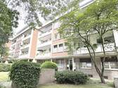Vorderseite - Krefeld-Bismarckviertel: 4-Zimmerwohnung mit zwei Loggien und zwei Tiefgaragenstellplätzen