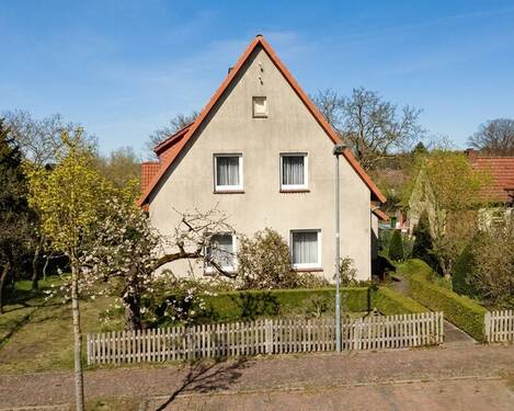 Aussenansicht 2 - 6 Zimmer Einfamilienhaus zum Kaufen in Eldingen