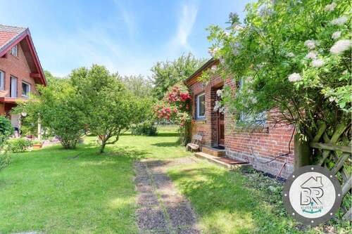 zwischen Haus A und B - 