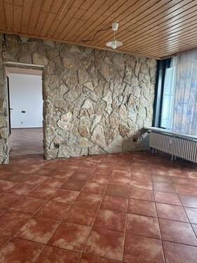 Irgenhöhe 28 2 ZKB Blick ins SZ.jpeg - Helle 2 ZKB mit Balkon und Garage