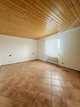 Schlafzimmer - 2 Zimmer Etagenwohnung zum Kaufen in Saarbrücken