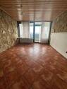 Wohnzimmer mit Balkon - 2 Zimmer Etagenwohnung in Saarbrücken