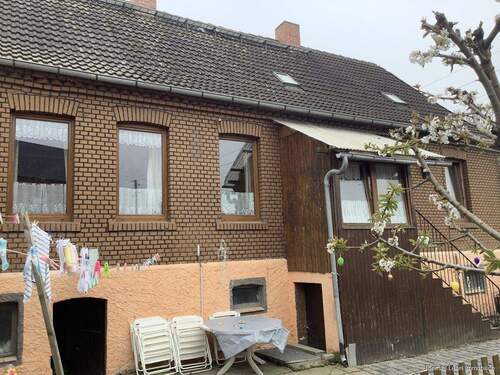 Hofanasicht - 7 Zimmer Einfamilienhaus zum Kaufen in Eilsleben