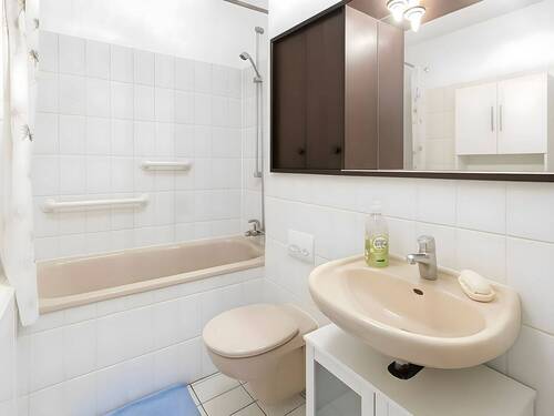 Bad mit Badewanne - Etagenwohnung mit 54,00 m² in Köln zum Kaufen