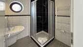 Bad mit Dusche - 