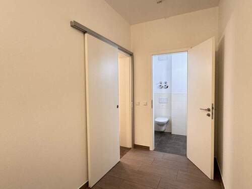 Flur - - 2 Zimmer Etagenwohnung zur Miete in Kirchheim / Heimstetten