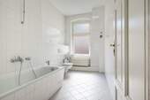 Badezimmer - Etagenwohnung mit 95,00 m&sup2; in Berlin zum Kaufen