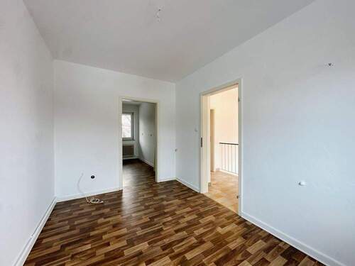 Vorderes Zimmer mit Blick ins hintere Zimmer - 