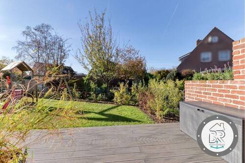 Terrasse mit Blick in den Garten – maritimes Wohlfühlambiente - 