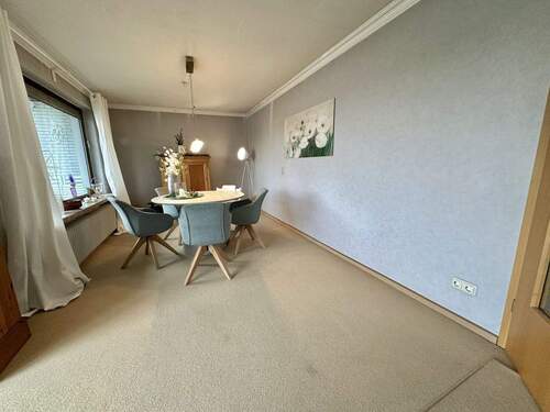 Blick ins Esszimmer - 