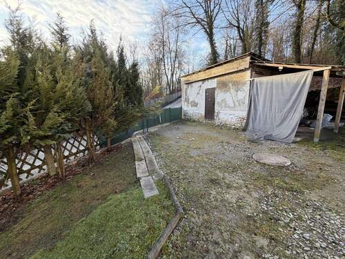 Zufahrt mit Garage - 