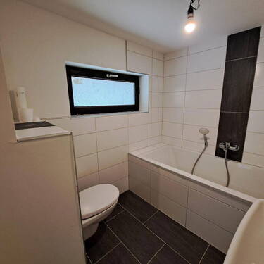 Badezimmer - 5 Zimmer Einfamilienhaus in Laaber