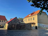 Nordansicht/Grundstückszufahrt - *** RESERVIERT! *** Innerstädtisches Wohn-Gewerbeobjekt im Herzen von Aschersleben
