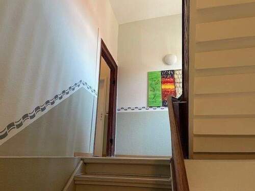 Treppenhaus, Zugang zur Wohnung/Büroeinheit im OG - 
