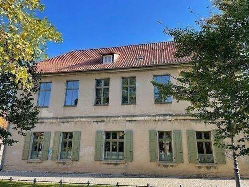 Westansicht, vom Dr.-W.-Külz-Platz - Mehrfamilienhaus, Wohnhaus in Aschersleben