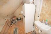 vorbereitetes Gäste-WC im DG - 