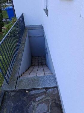 Kellerabgang - 6 Zimmer Mehrfamilienhaus, Wohnhaus in Regen