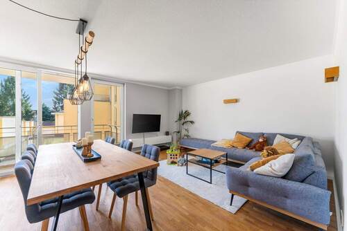 Wohnzimmer - 4 Zimmer Etagenwohnung zum Kaufen in Köln