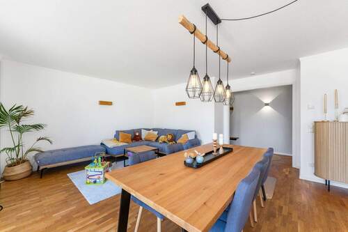 Wohnzimmer - 4 Zimmer Etagenwohnung in Köln