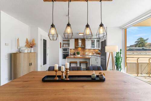 Essbereich mit Blick in die Küche - 