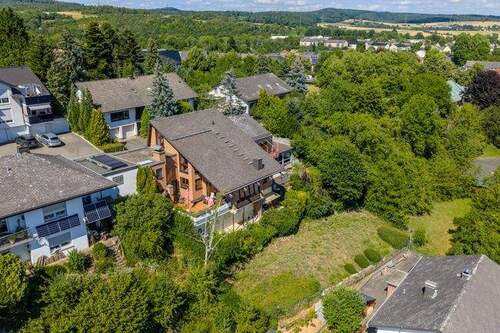 Drohne_Rückseite_Seitenansicht - 7 Zimmer Einfamilienhaus in Wetzlar