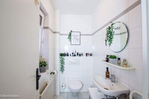 Gäste-WC mit Fenster - 