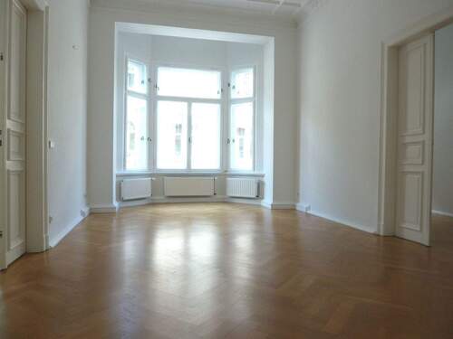 01_Wohnen_2225.JPG - ab Juli * 5-RW * Balkon * Parkett * Waldstraßenviertel