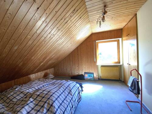 Zimmer im Dachgeschoss - 