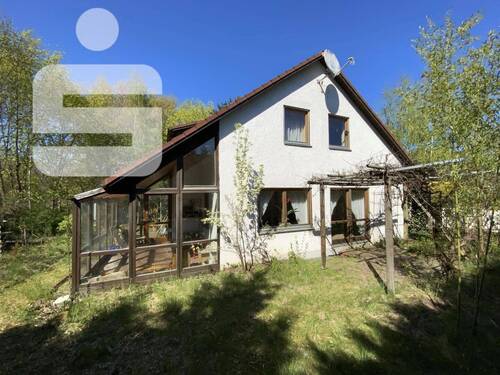 Ansicht mit Wintergarten - Ihr Familiendomizil - 310.000,00&nbsp;EUR Kaufpreis, ca.&nbsp; 135,00&nbsp;m&sup2;&nbsp;Wohnfl&auml;che