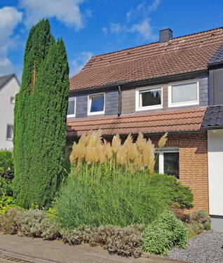 Straßenansicht - 5 Zimmer Doppelhaushälfte zum Kaufen in Herne